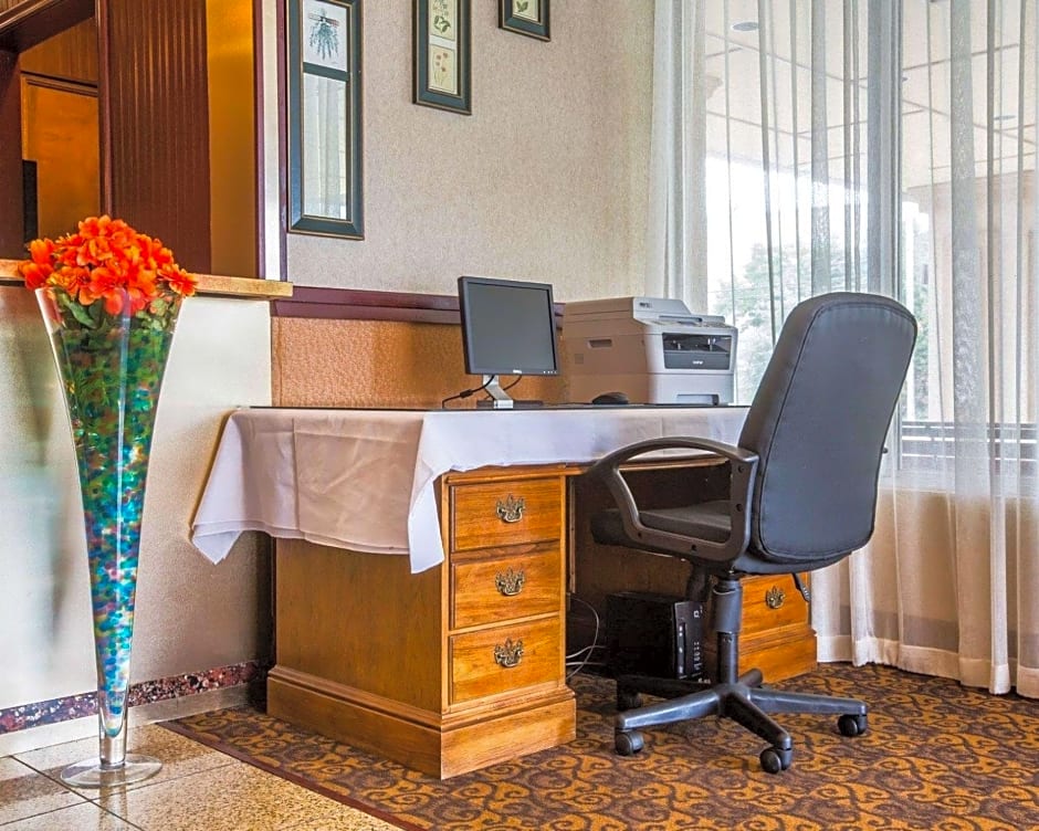 Quality Inn & Conference Center Brattleboro North