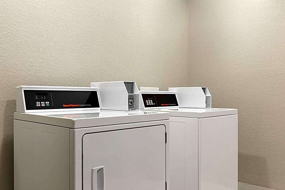 Days Inn by Wyndham Hillsboro