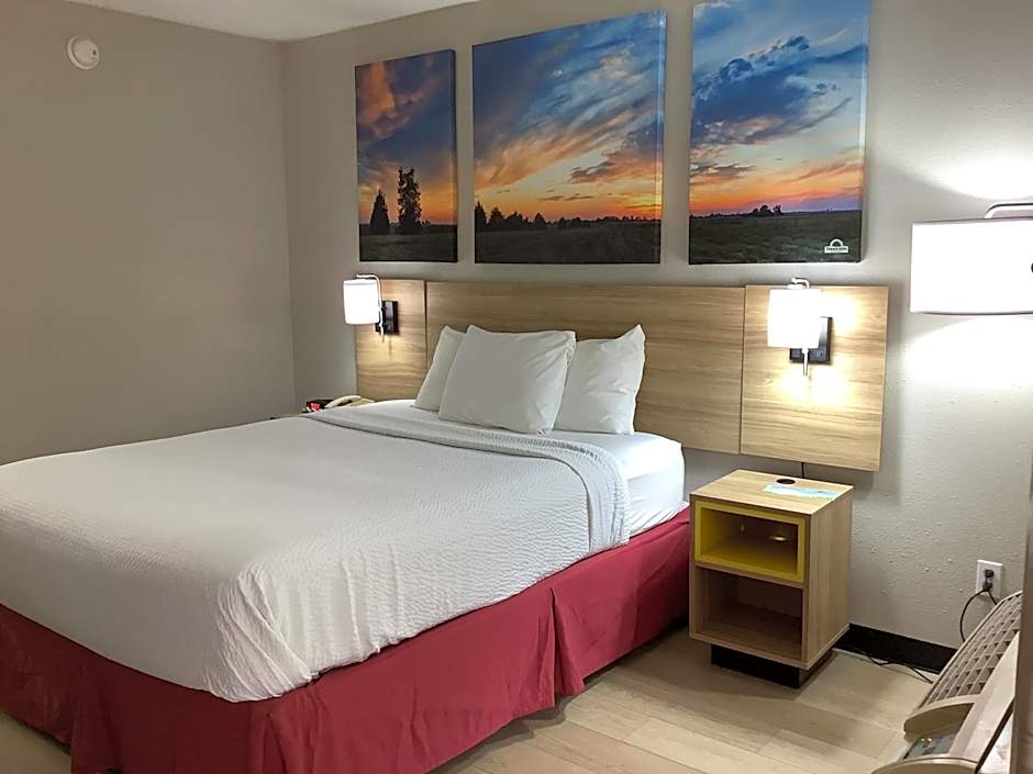 Days Inn by Wyndham Kingdom City