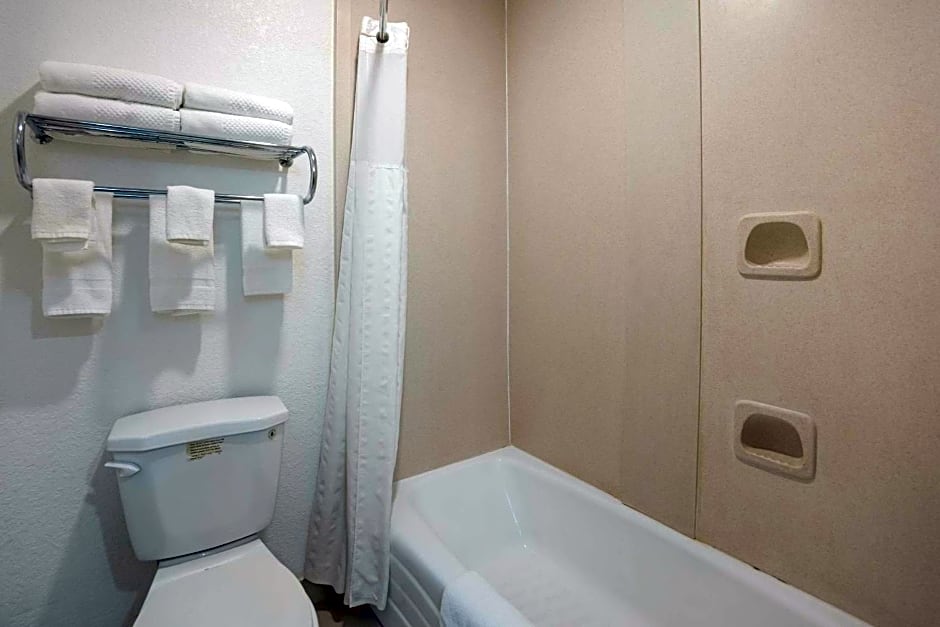 Quality Inn & Suites Clayton, NM