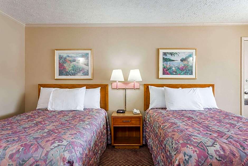 Travelodge by Wyndham Ridgeway Martinsville Area
