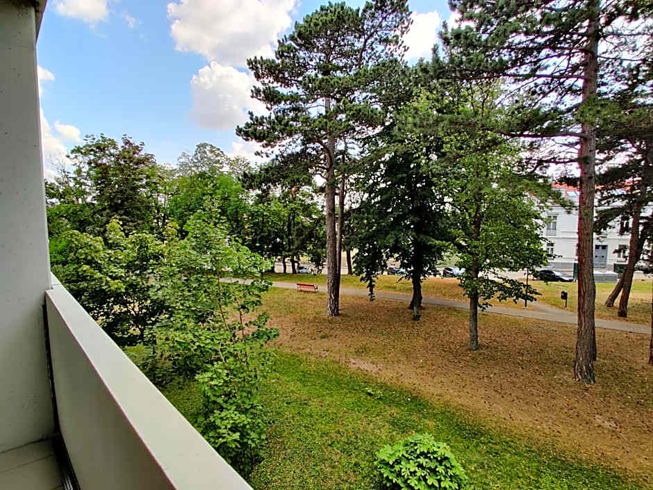 College Garden Hotel