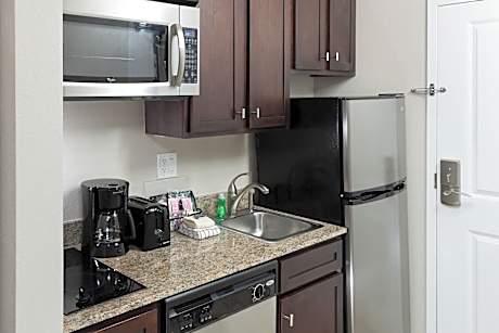 Studio, 1 King Bed with Sofa bed (Mobility/Hearing Access, Roll-In Shwr)