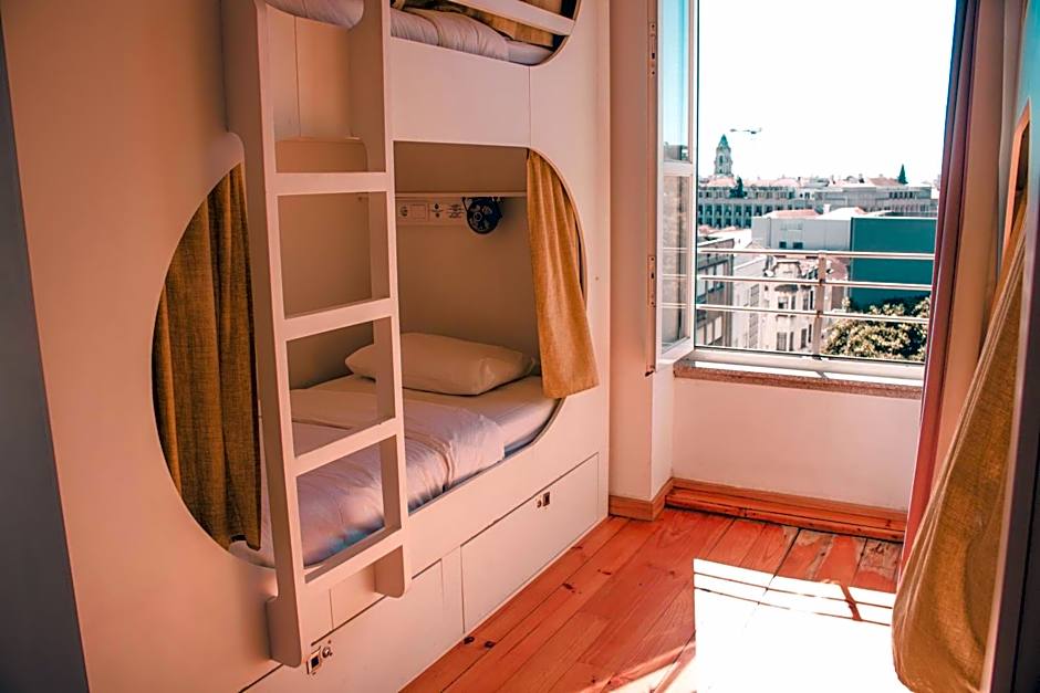 Urban Garden Porto Central Hostel