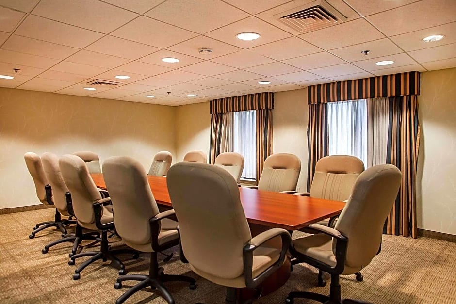 Comfort Inn & Suites Somerset - New Brunswick