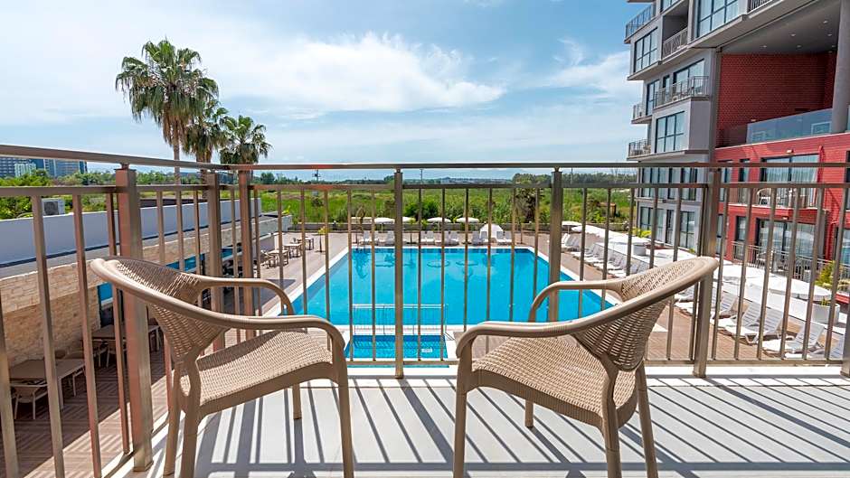 Laristone Suite Spa Hotel