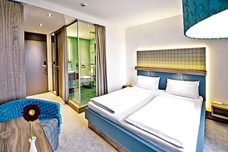 Double Room with Partial Lake View