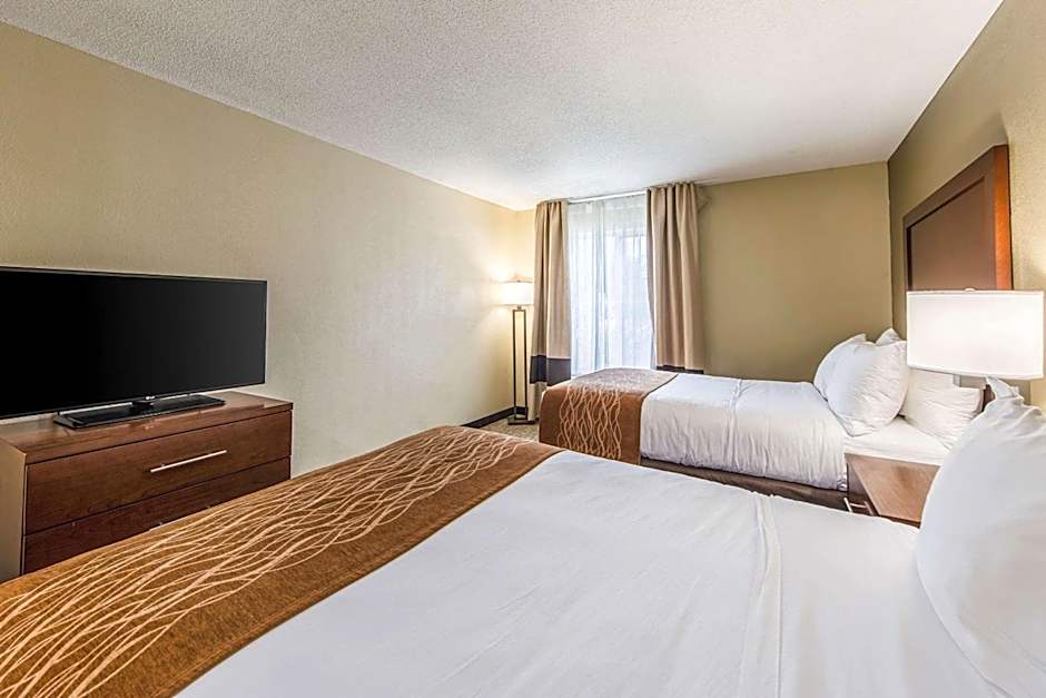 Comfort Inn & Suites Greenwood near University