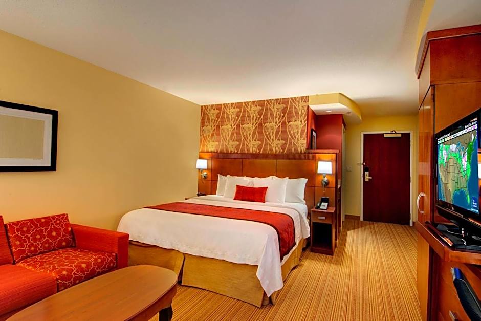 Courtyard by Marriott Madison East