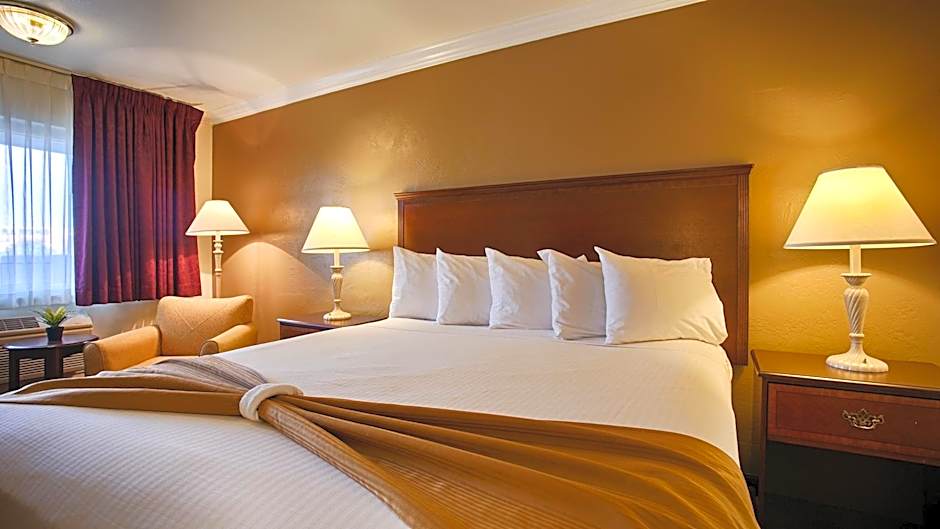 Days Inn & Suites by Wyndham Lodi