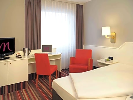 Superior Room with queen-size bed