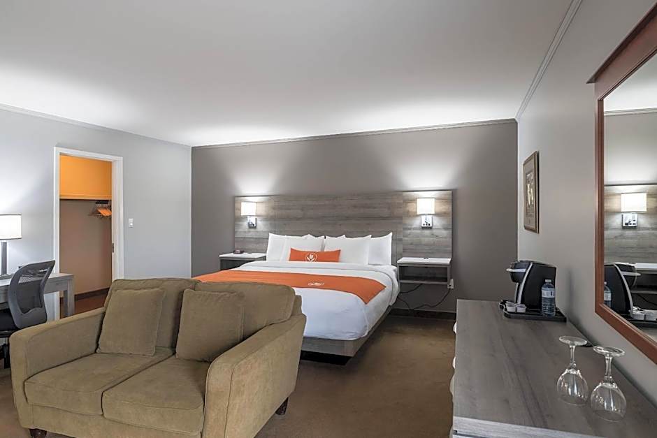 Amsterdam Inn & Suites, an Ascend Collection Hotel