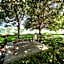 TAMPA BAY, BEACH step away, WIFI, FREE PARKING,POOLS, JACUZZI