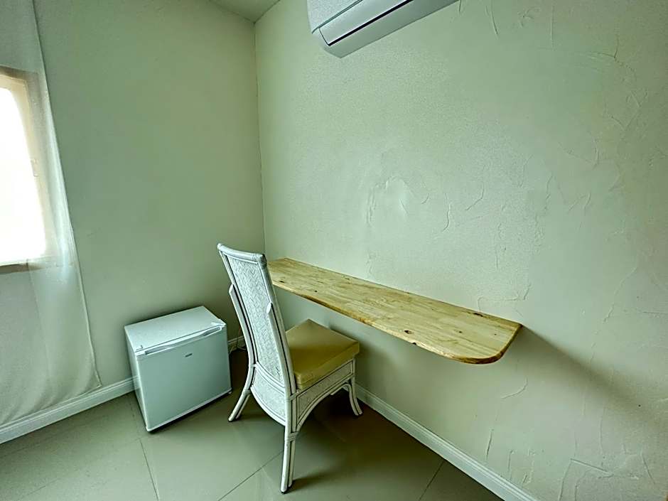 มินิมอลโฮลเทล