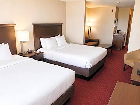 Queen Room with Two Queen Beds and River View - Non Smoking