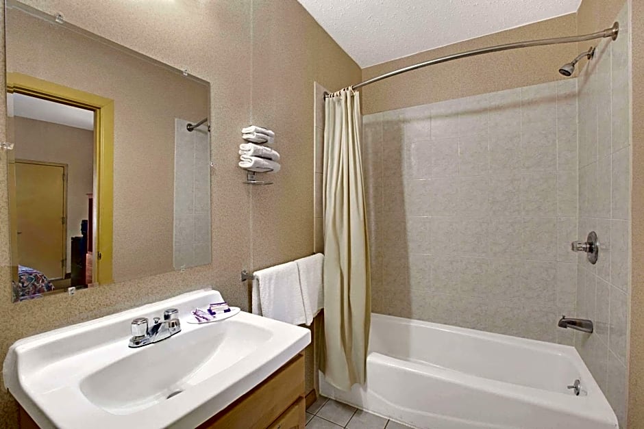 Knights Inn Pine Brook