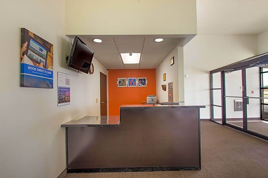 Motel 6-Rothschild, WI