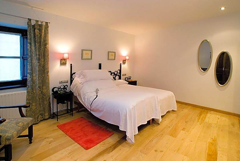 Hotel y apartamentos rurales L'Anceo