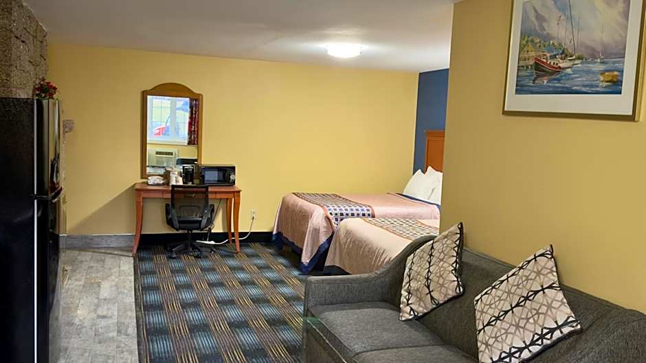 2 Queen Beds with Sofabed — 17 fotoğraftan 1. fotoğraf