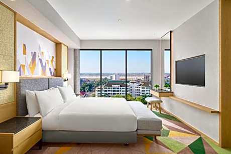 One-Bedroom Suite with Mekong View/Kitchenette/Washer/Dryer