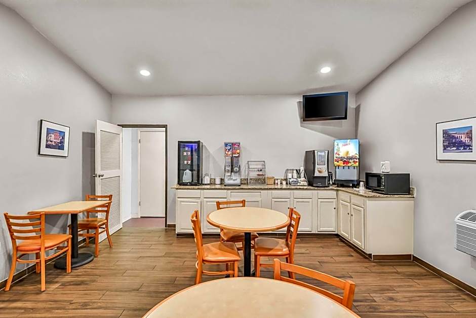 Super 8 by Wyndham East Stroudsburg/Poconos