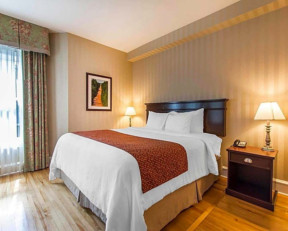 Quality Inn & Suites Charlottetown Downtown