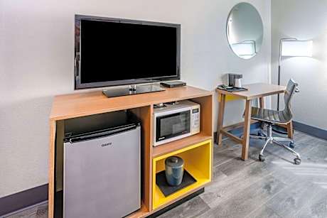 Queen Room - Disability Access/Non-Smoking