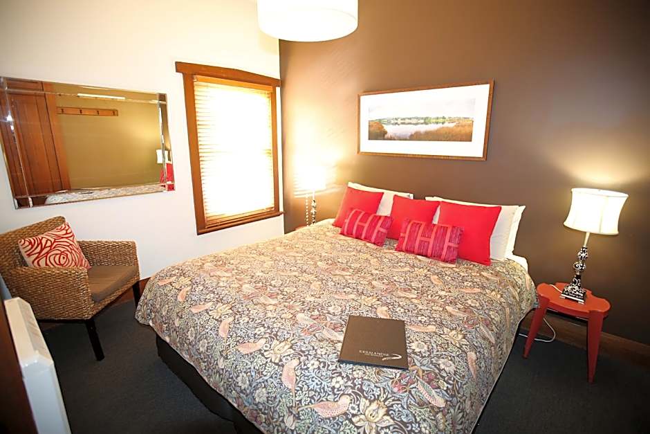 Photo 1 of 4 of 1 King Bed