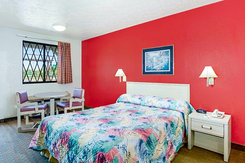 Travelodge by Wyndham Parkersburg