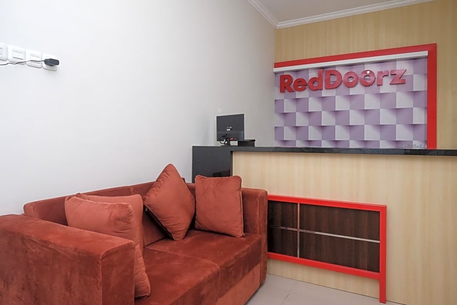 RedDoorz near Kawasan Bandara Ahmad Yani Semarang 2