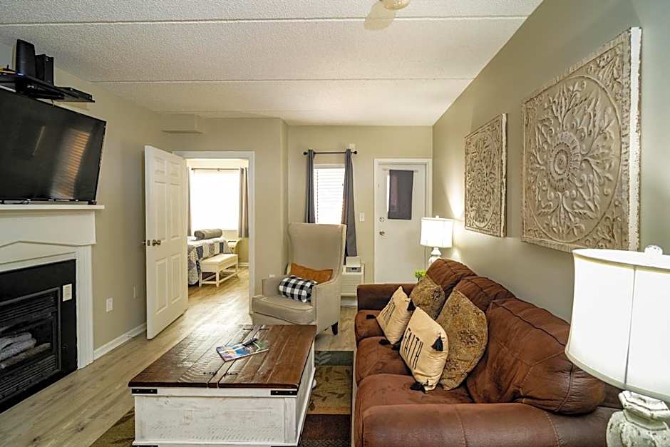 Condo in Gatlinburg very peaceful - 10 min Walk to Main Strip