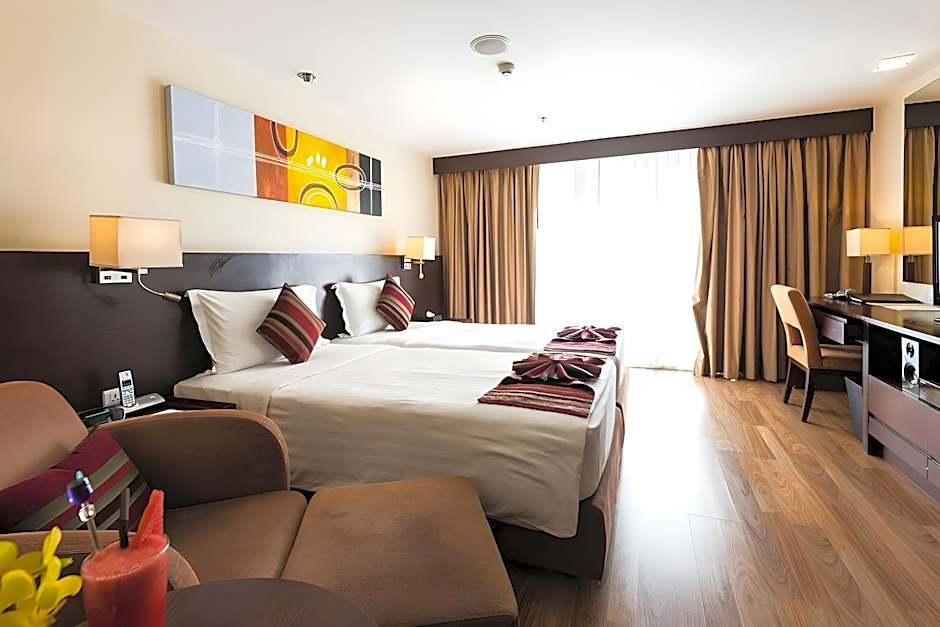 Lohas Residences Sukhumvit (SHA Plus)