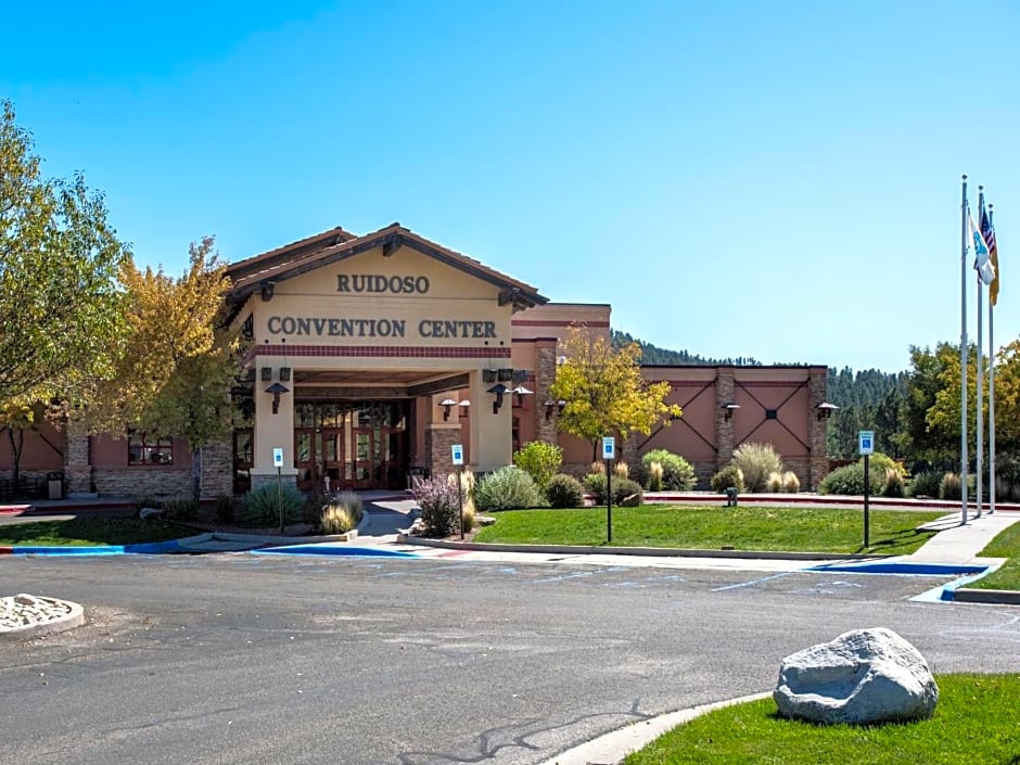 Apache Village 1, Queen Bed, Midtown, Pet Friendly, Sleeps 2