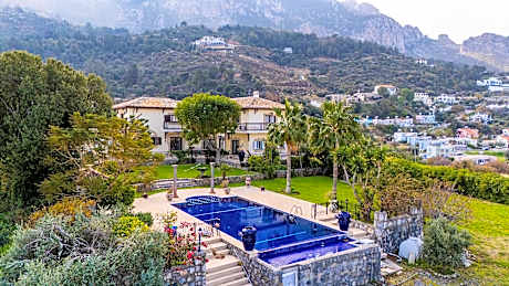 Charming 5-bedroom Villa with Private Pool and Breathtaking Views