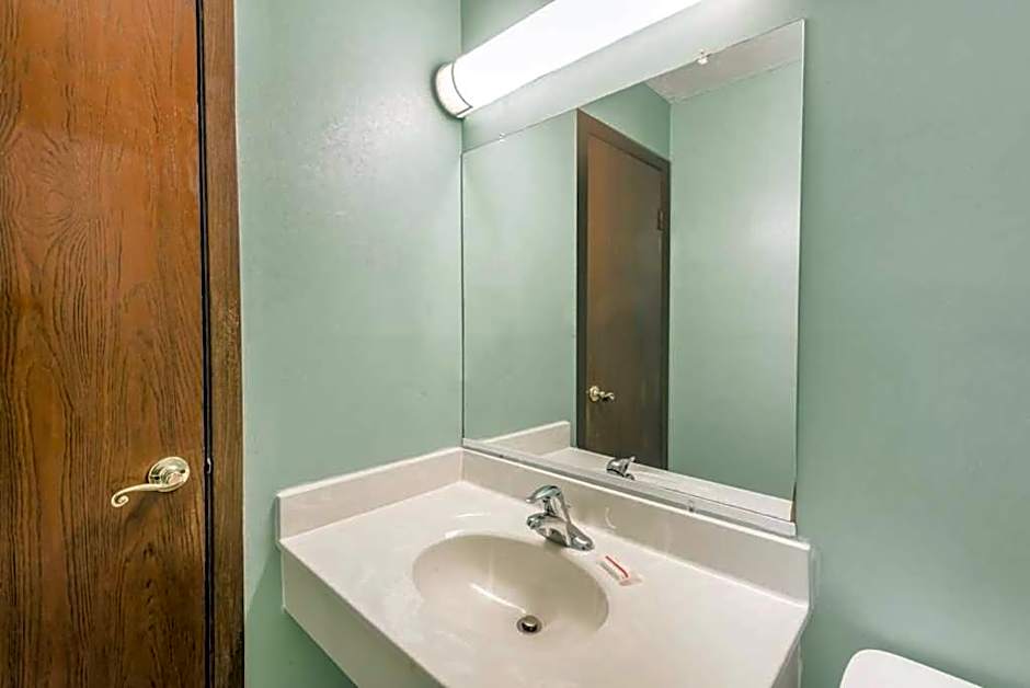 Days Inn & Suites by Wyndham Youngstown / Girard Ohio