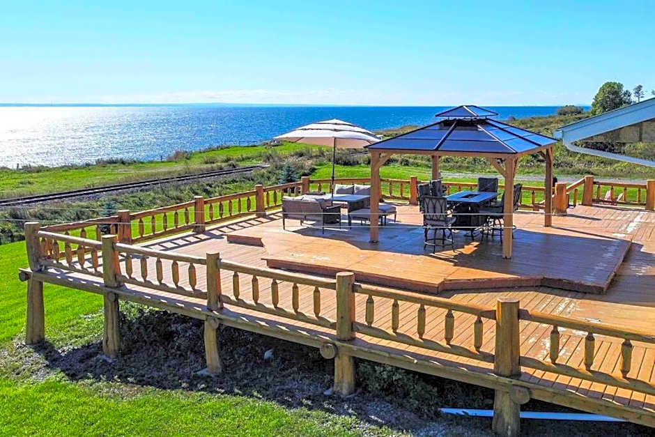 The Simeon - Upscale Bay Views by Doorbed