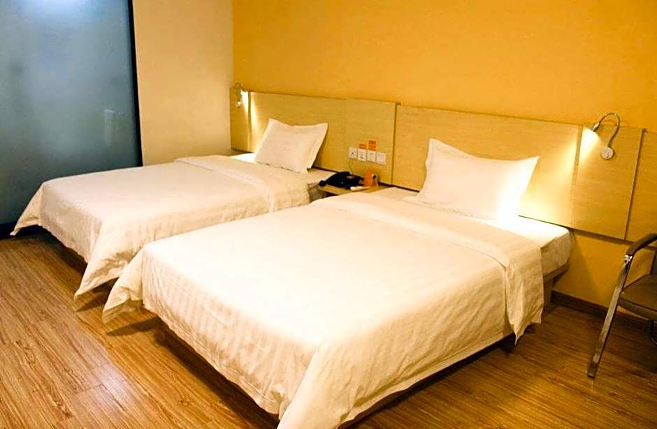 7 Days Inn Zhongshan Ancient Town Light Railway Station Lighting Market