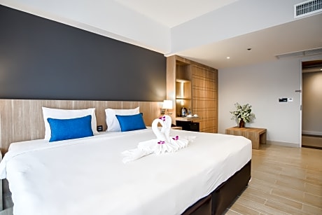 double or twin deluxe sea view