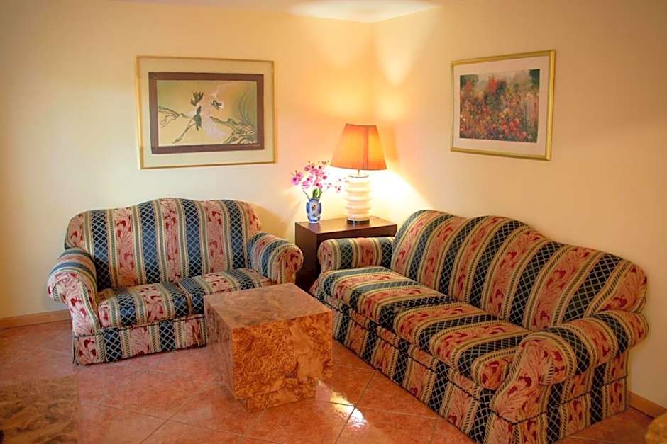 Lago Mar Motel and Apartments