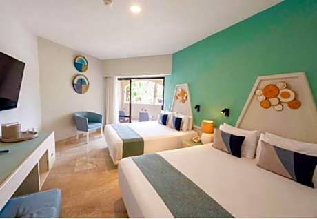 Superior King Room with Pool View - Non-Smoking