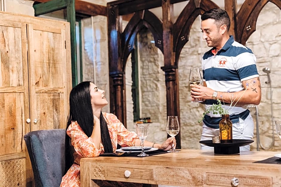 Oinou Strata - Adults Only