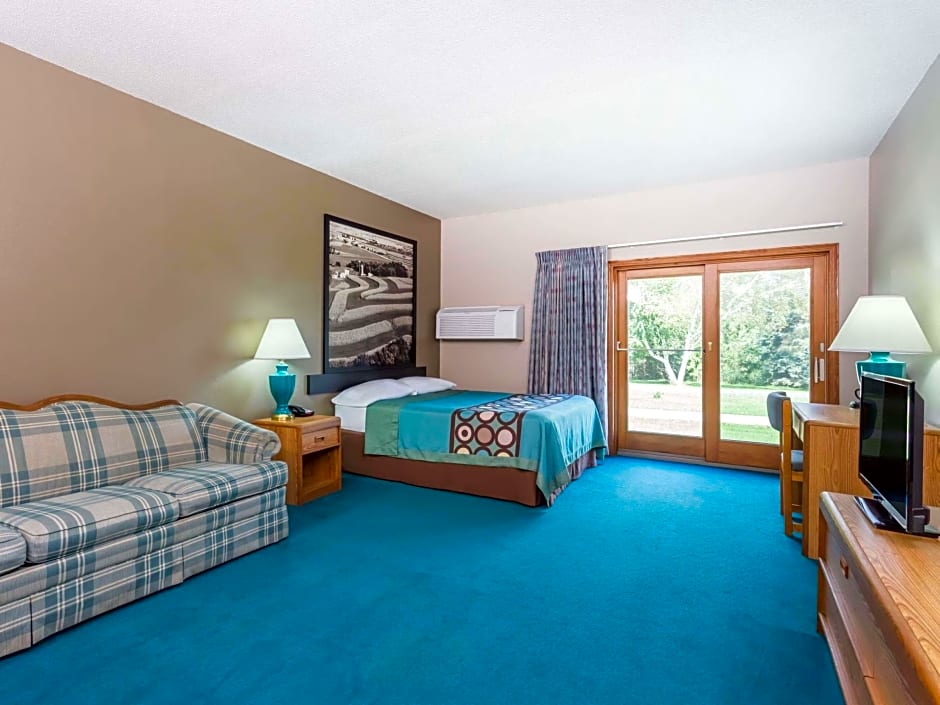 Super 8 by Wyndham Platteville