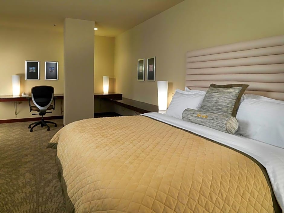 DoubleTree by Hilton Hotel Dallas - Love Field