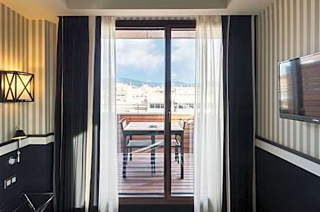 Deluxe Room, Balcony (1 King Bed)