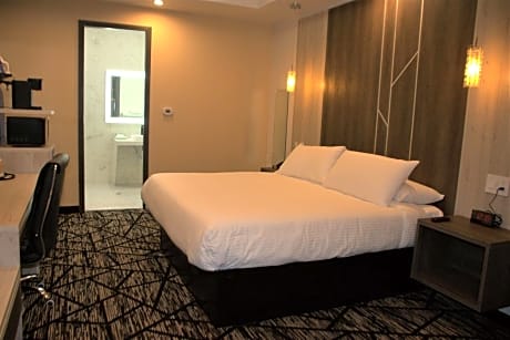 King Room with Walk-In Shower - Disability Access/Non-Smoking