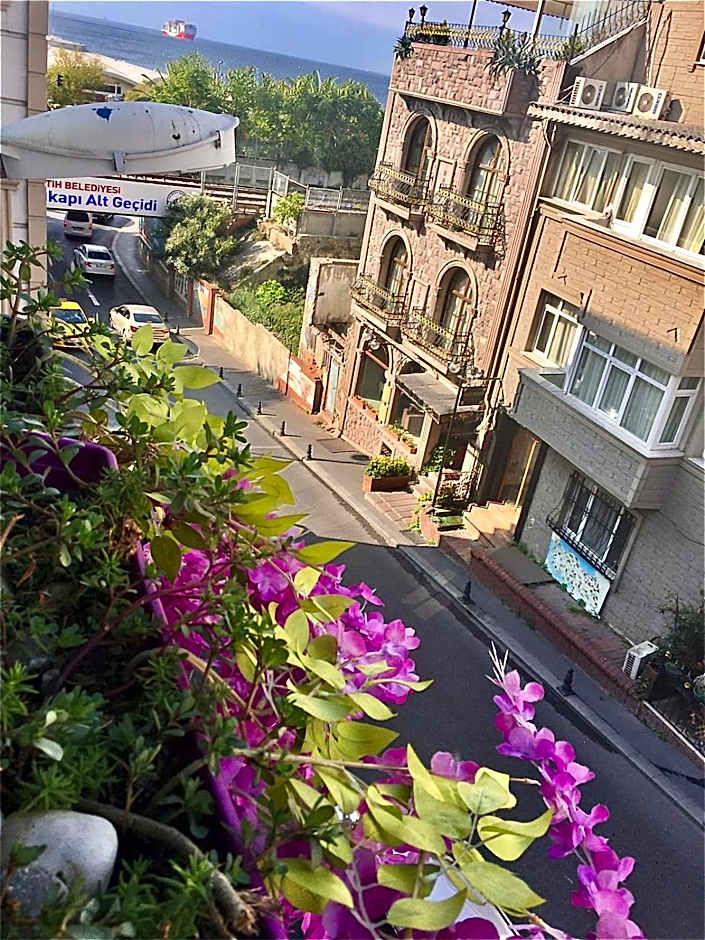 La Petite Maison Hotel