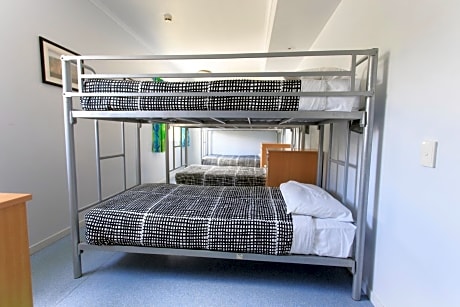 Bed in 6 Bed Mixed Dormitory with Ensuite