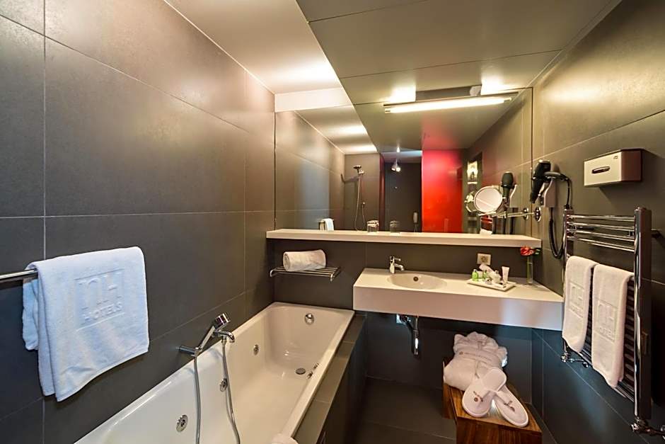 NH Collection Barcelona Constanza