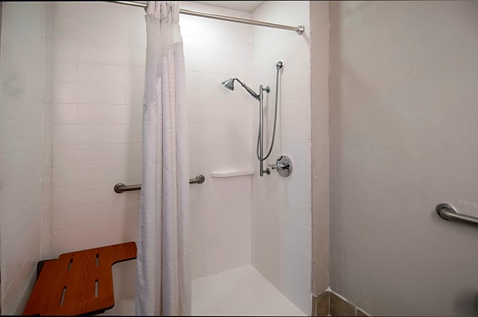 Holiday Inn Express Hotel & Suites Biloxi- Ocean Springs By IHG