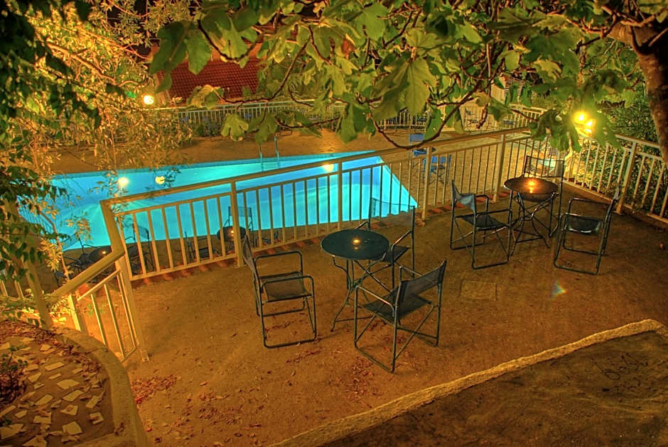 Hotel Emerald and Suites